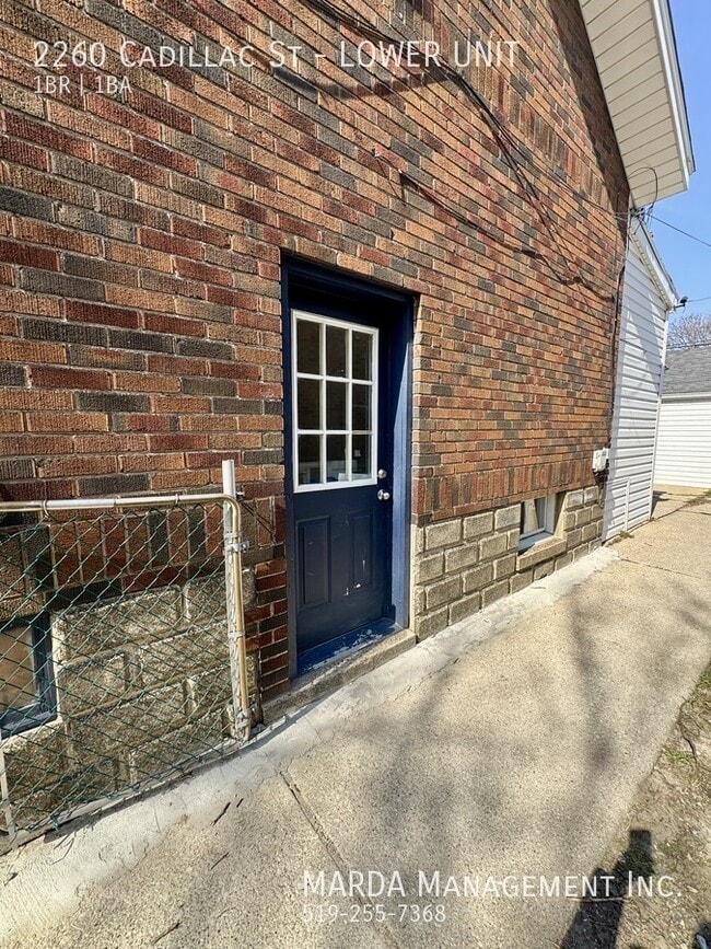 Photo - NEWLY RENOVATED 1 BED/1 BATH LOWER UNIT EAST + 20% OF UTILITIES Unité LOWER