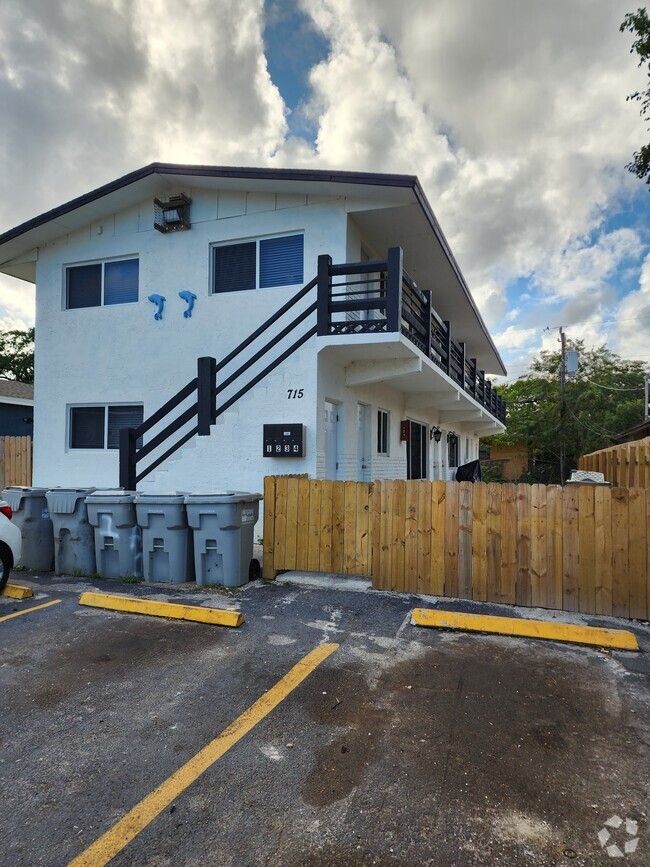 Building Photo - 715 NW 5th Ave Unit 3 Rental