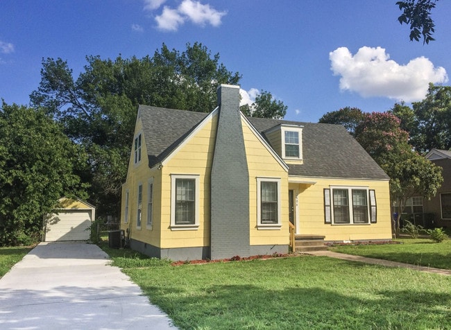 Photo - 2606 Pine Ave