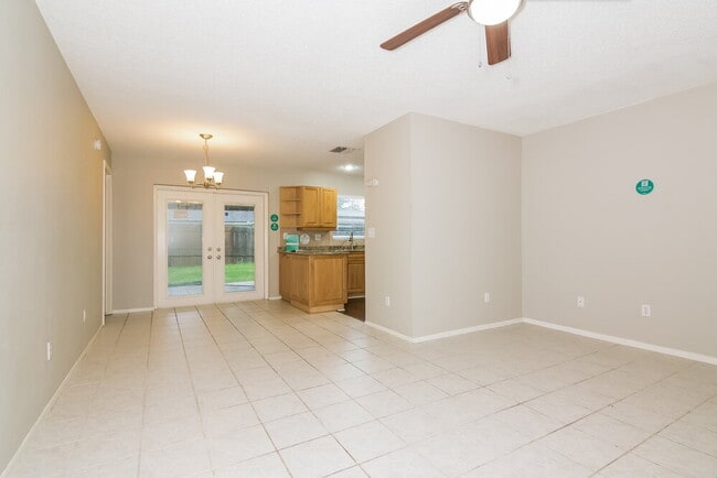 Photo - 545 5th St SE