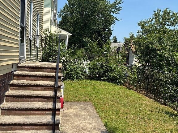 27 Irma Ave Unit 2