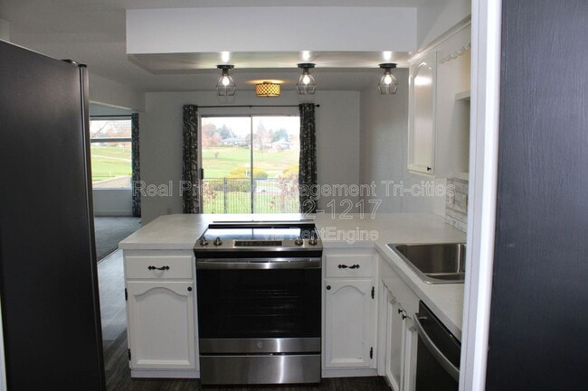 Photo - 444 Greenbrook Pl