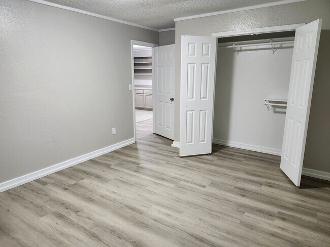 Photo - 2b/1b triplex Unit 207 N 4th St. Apt 3