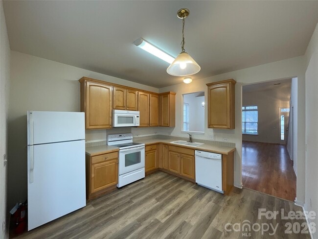 Photo - 9040 Holland Park Ln