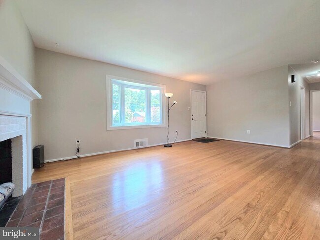 Photo - 7020 Quander Rd