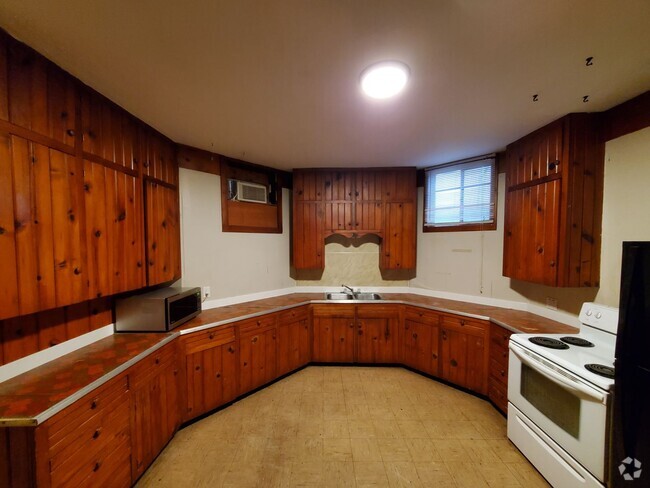 Building Photo - Martin Triplex Unit 1003 Basement Rental