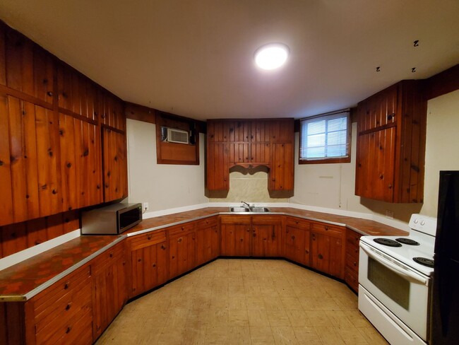 Martin Triplex - Martin Triplex Apartment Unit 1003 Basement