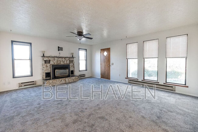 Photo - 213 W 37th St