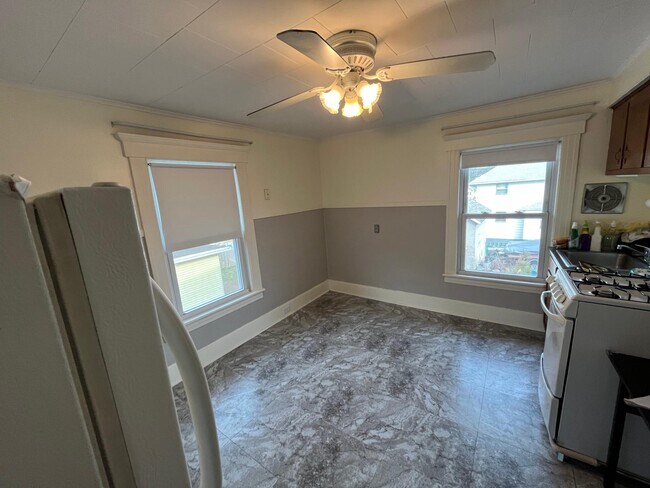 Kitchen Picture 2/2 - 215 E Cliff St Unit Second Floor