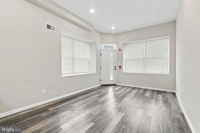 Photo - 623 W Oxford St