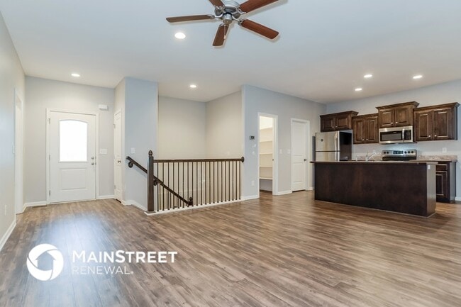 Photo - 215 NE Katie Ct