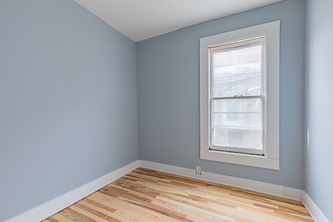 Photo - 383 Champlain St