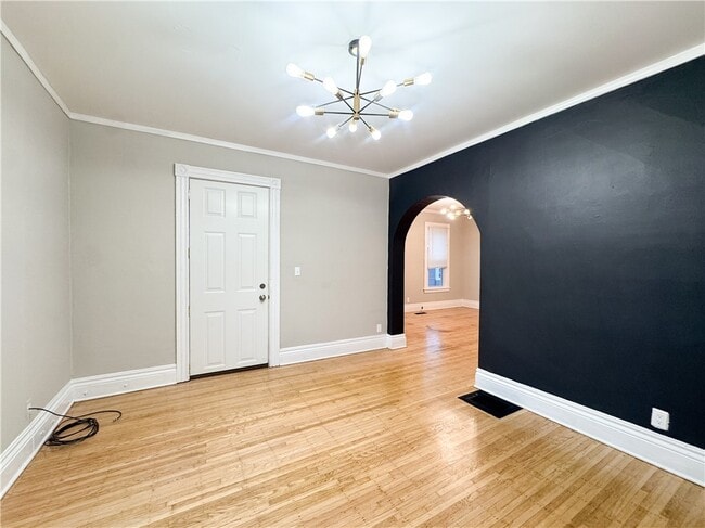 Photo - 102 Gregory St