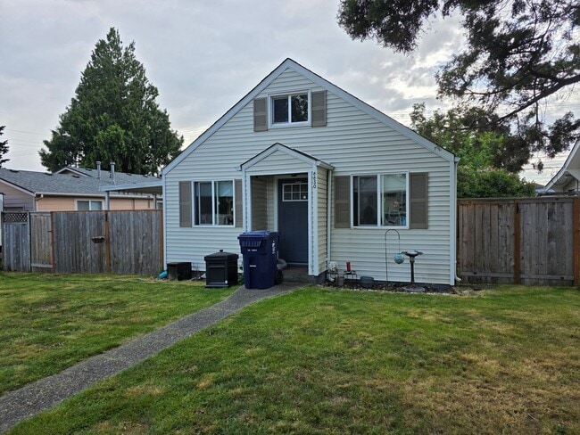 Comfortable Tacoma Craftsman Home! - Comfortable Tacoma Craftsman Home!