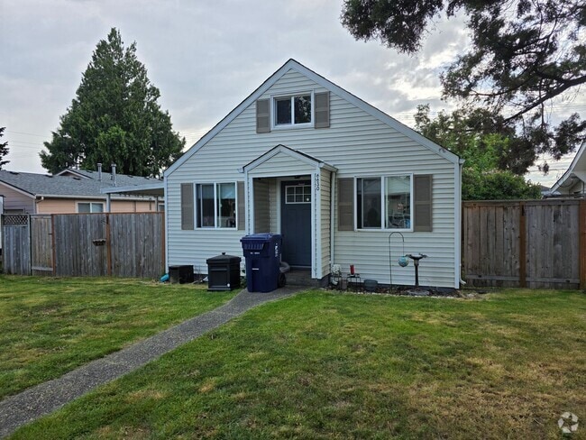 Building Photo - Comfortable Tacoma Craftsman Home!
