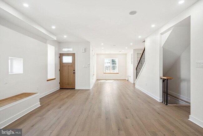 Photo - 6317 Baynton St