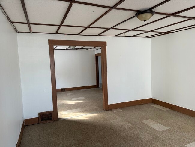 Photo - 1366 E 45th St