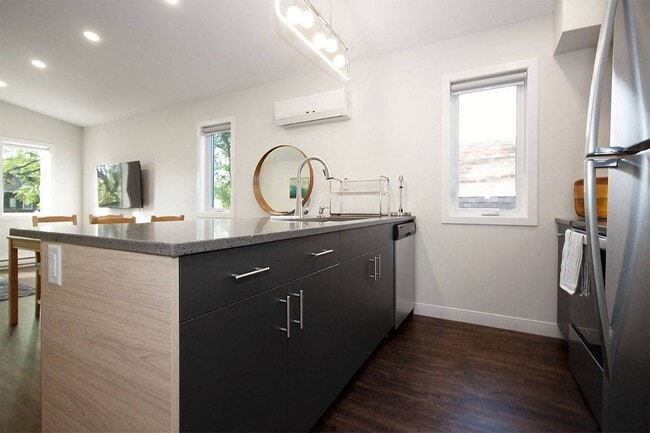 Cuisine - 575 Warsaw Avenue Apartments