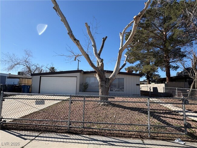 Photo - 365 Upland Blvd