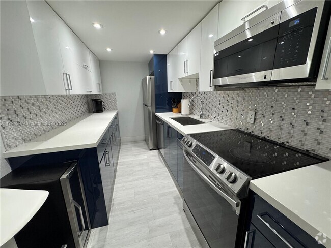 Building Photo - 1251 NE 108th St Unit 816 Rental