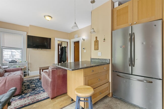 Building Photo - 34 William St Unit 2