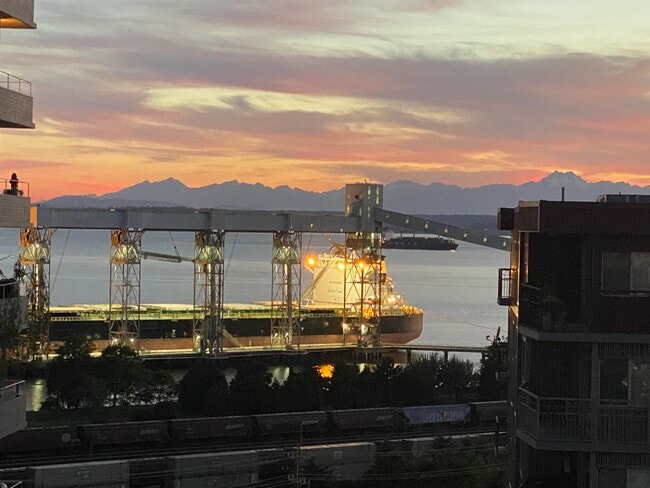 Building Photo - 415 W Mercer St Unit 504