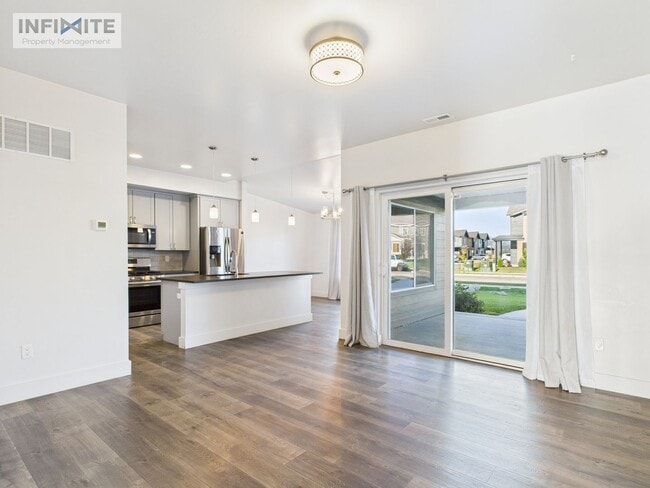 Building Photo - 3 Bedroom Condo in Bozeman