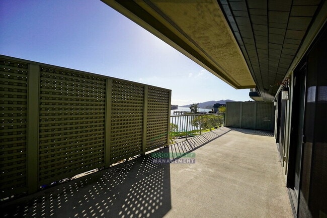 Photo - 16 Greenwood Bay Dr