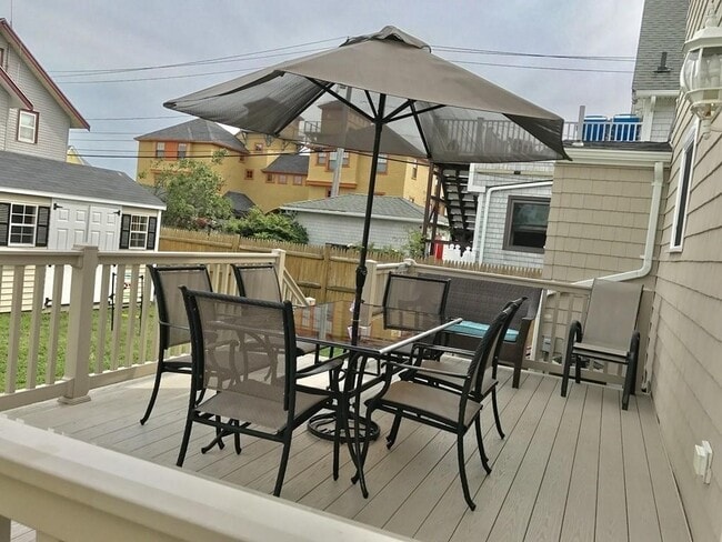 Photo - 37 R St