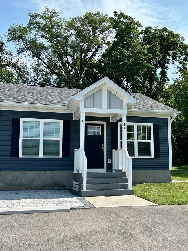 Spacious paver patio - 891 Old Vinton Mill Rd NE Unit B Unit B