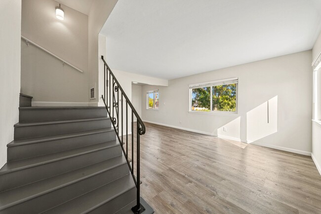 Photo - 35th (907 - 929) Unidad 929 A