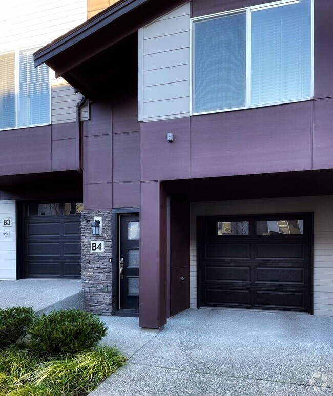 Building Photo - Amazingly Gorgeous Modern Tri-Level 3 bedr... Rental