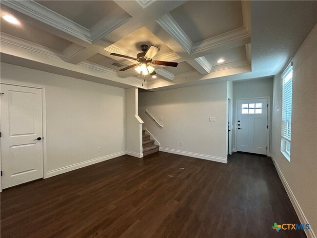 Photo - 320 Untermaier St