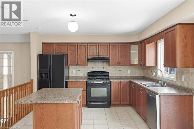 Photo - 557 Wood Nettle Way