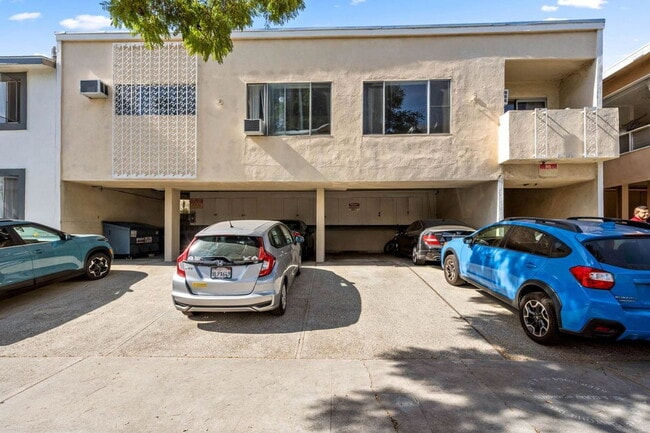 Building Photo - 607 Flores St Unit 02