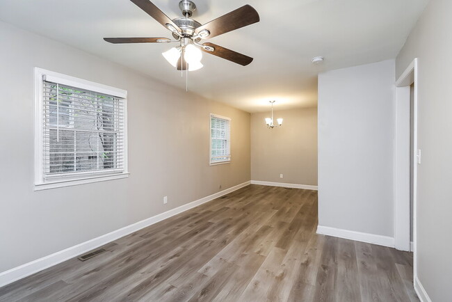 Photo - 209 Nila Dawn Ave