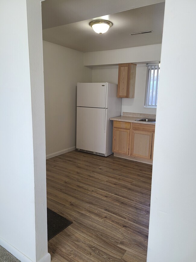 Photo - 1627 W Maple St Unit J