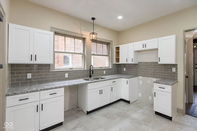 Photo - 3358 Ruckle St