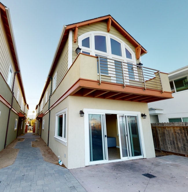 Building Photo - 6631 Del Playa Dr Unit 1 Rental