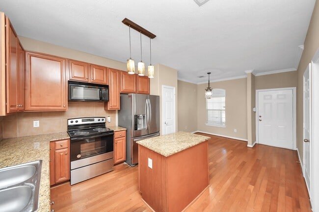 Photo - 823 Sterling Creek Cir