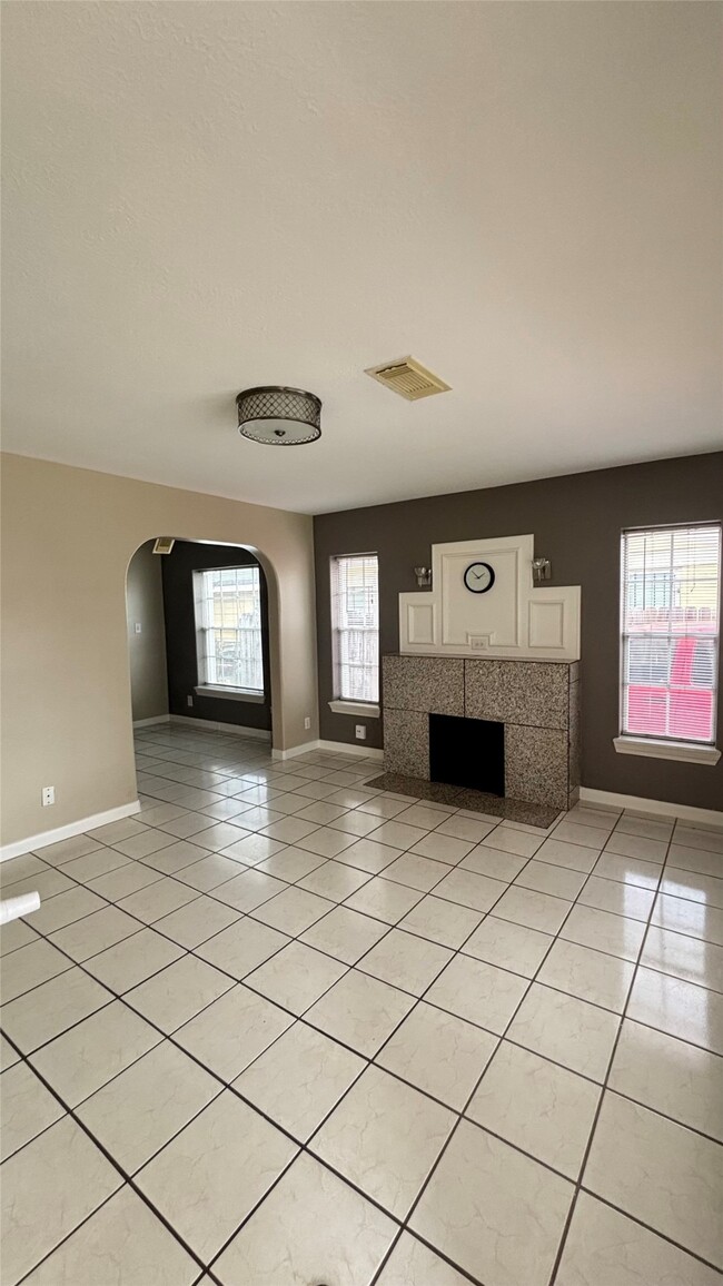 Photo - 2340 Cumberland St