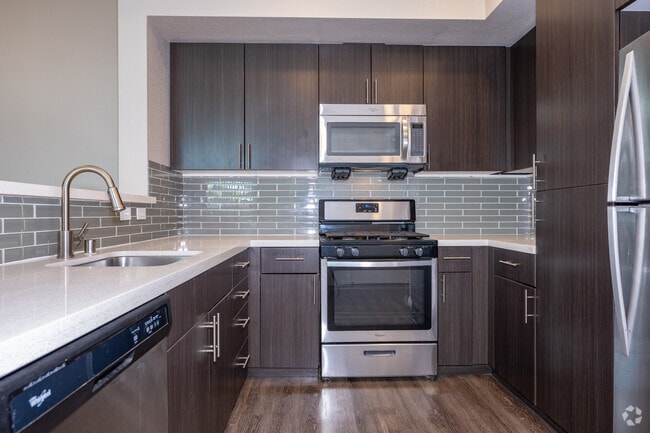 11B 1BR, 1BA - 792SF - Kitchen