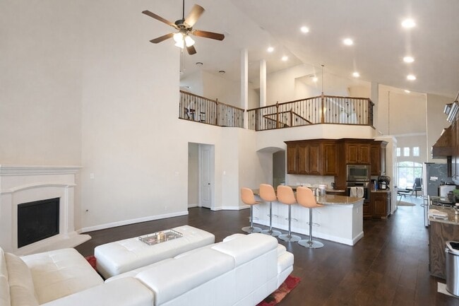 Photo - 4820 Mulholland Dr