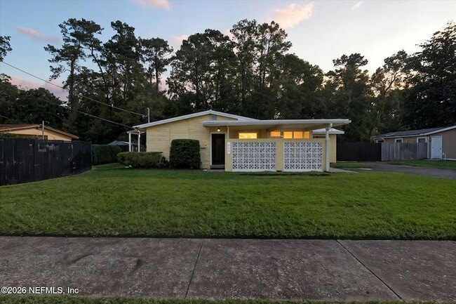 Photo - 863 Westgate Dr