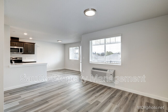 Photo - 2564 Hawthorne St