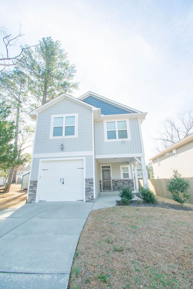 Photo - 3 Bedroom 2.5 Bathroom in Haymount - No Pets