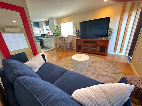 Photo - 4749 Niagara Ave