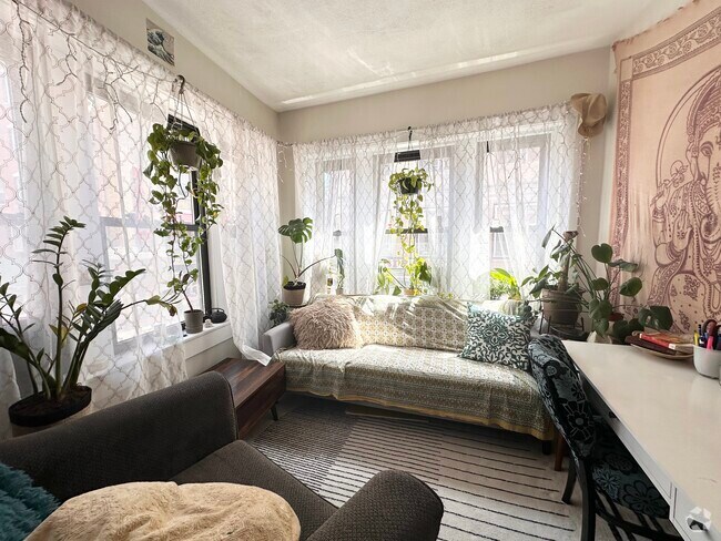 Building Photo - 98 Salem St Unit 1 Rental
