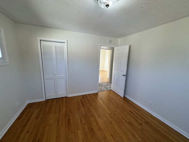 Photo - 904 E Sunnycrest Dr