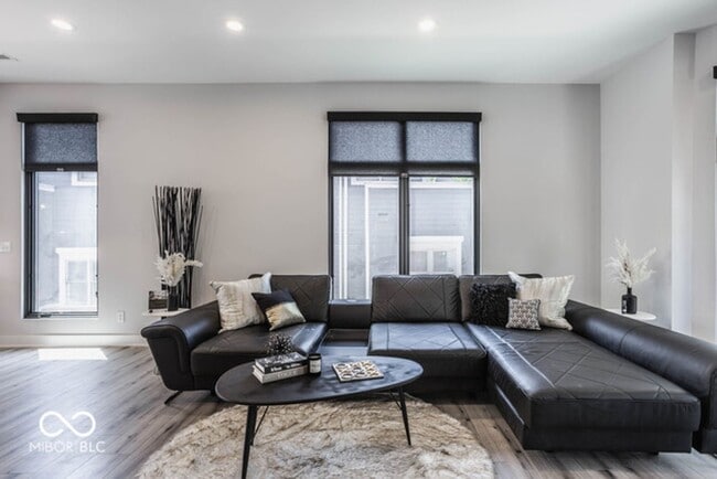 Photo - Beautiful townhome located off 16th and College. Pets allowed for an additional $1,000 non refund...